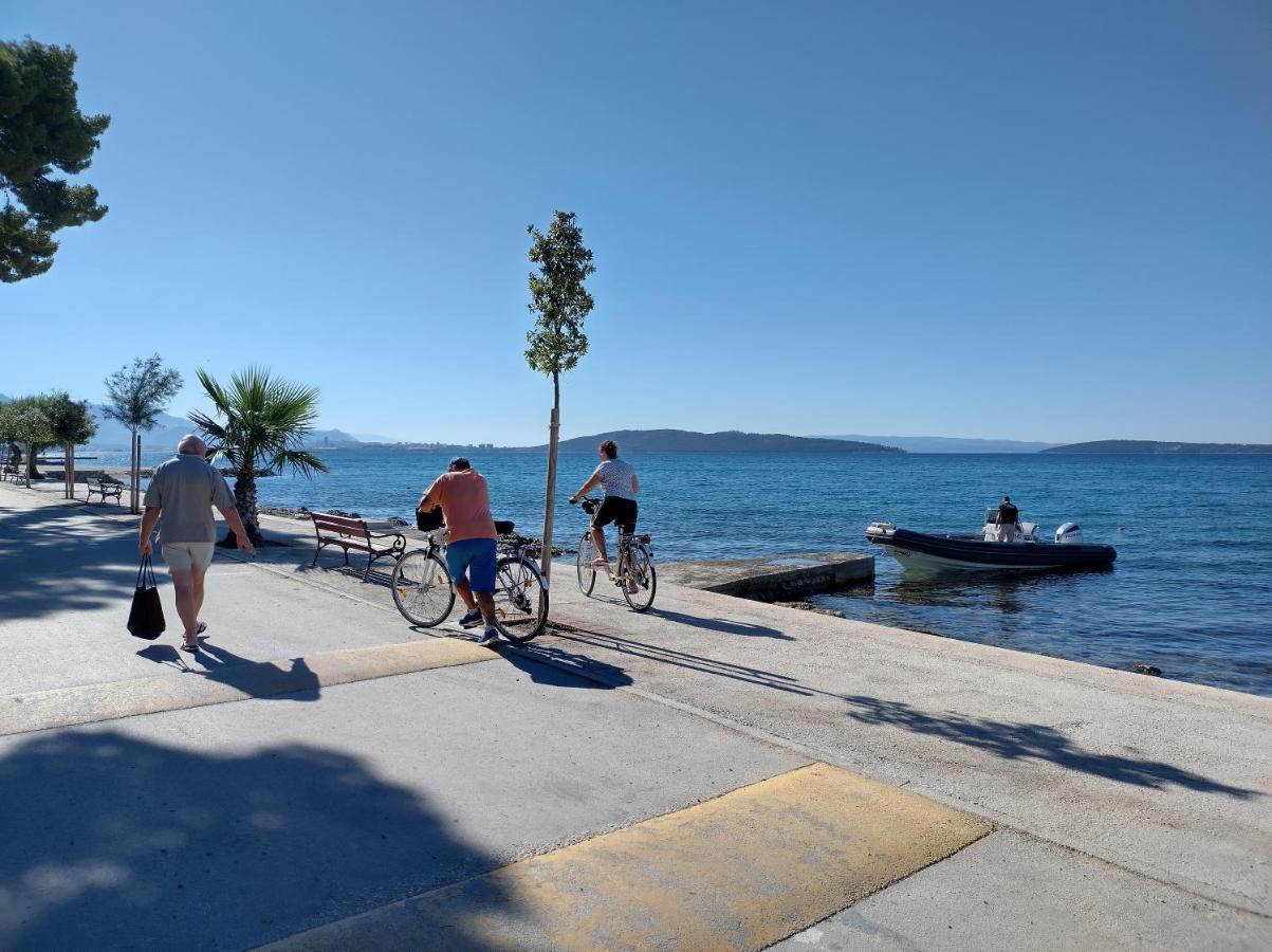 Apartman Figaro Pogled Od Milijun Dolara, 2 Tusa, 2 Wc Kaštela 客房 照片