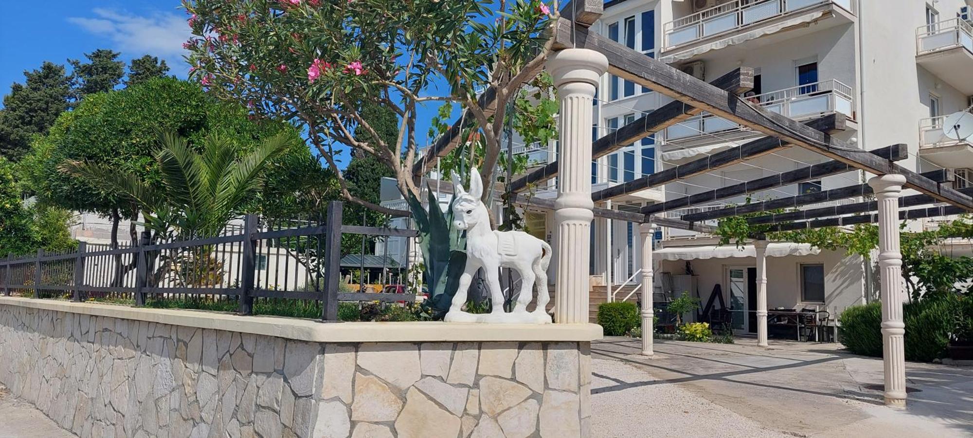 Apartman Figaro Pogled Od Milijun Dolara, 2 Tusa, 2 Wc Kaštela 外观 照片